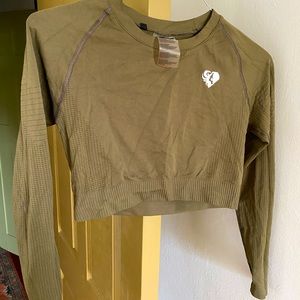 Women’s best athletic wear crop long sleeve